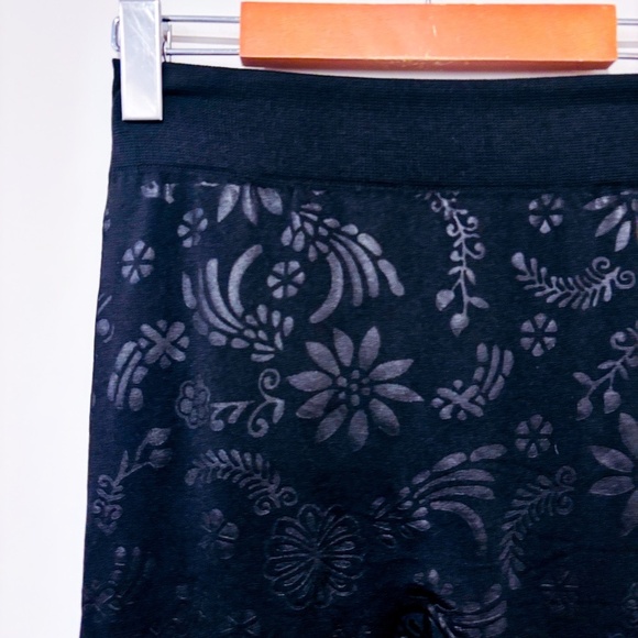 MUK LUKS Black floral embossed leggings - Picture 7 of 9